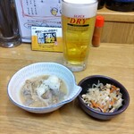 鉄板酒場 鐵一 - ちょい飲みセット 720円 ♪(生ビール、牛もつ味噌煮込み、お通し ♪)