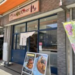 HARU Diner - お店の入口、欅並木通りに面しています。
