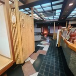 すし屋のやま八 - 店内