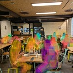 イエローカンパニー - 12:30ころの店内　８割ほどの入り