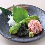 まぐろたたきとアボカド