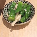 hakata sakaba airashika Nishishinjuku Ten - オクラと蒸し鶏の柚子胡椒