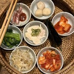 水剌間 - 8種のおかず