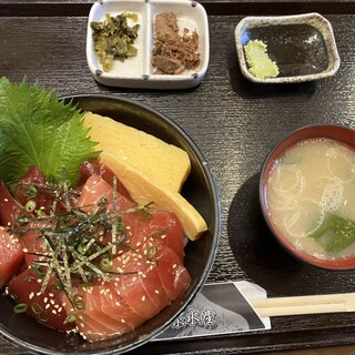 和泉水産 まぐろ酒場 - 料理写真:中トロ入り漬け丼@990円