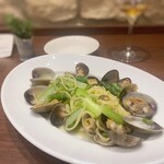 オステリア ジョイア - アサリとアスパラのスパゲッティ