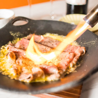 創作チーズ料理やSNSで話題のチーズオムライスが人気◎